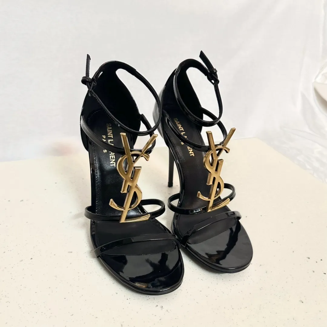 👟👟Ex-factory price👟👟Ex-factory price 520👟👟Correct version✅Highest version YSL (Full-body customization Z👟👟Ex-factory price color) Upper: Customized imported patent leather Lining: Imported sheep leather Sole: Imported genuine leather outsole Color: Black with gold buckle, black with black buckle Heel height: 10cm Size: 35-39 (40 41 can be customized and cannot be returned or exchanged)